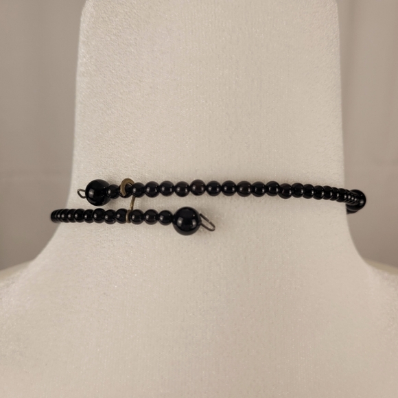 Hand-Made Kahnawake Inspired Beaded Chocker Necklace - Picture 3 of 3